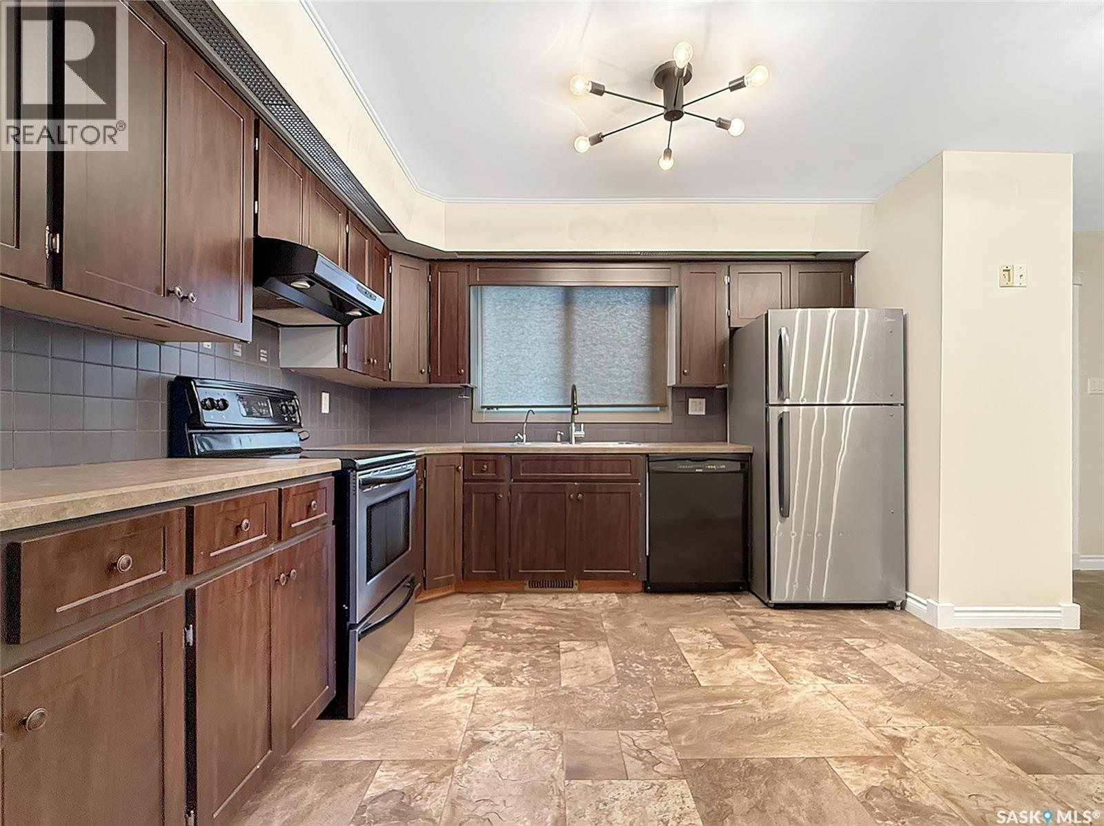 10 Macdonald Crescent, Swift Current, Saskatchewan  S9H 4A7 - Photo 6 - SK041683