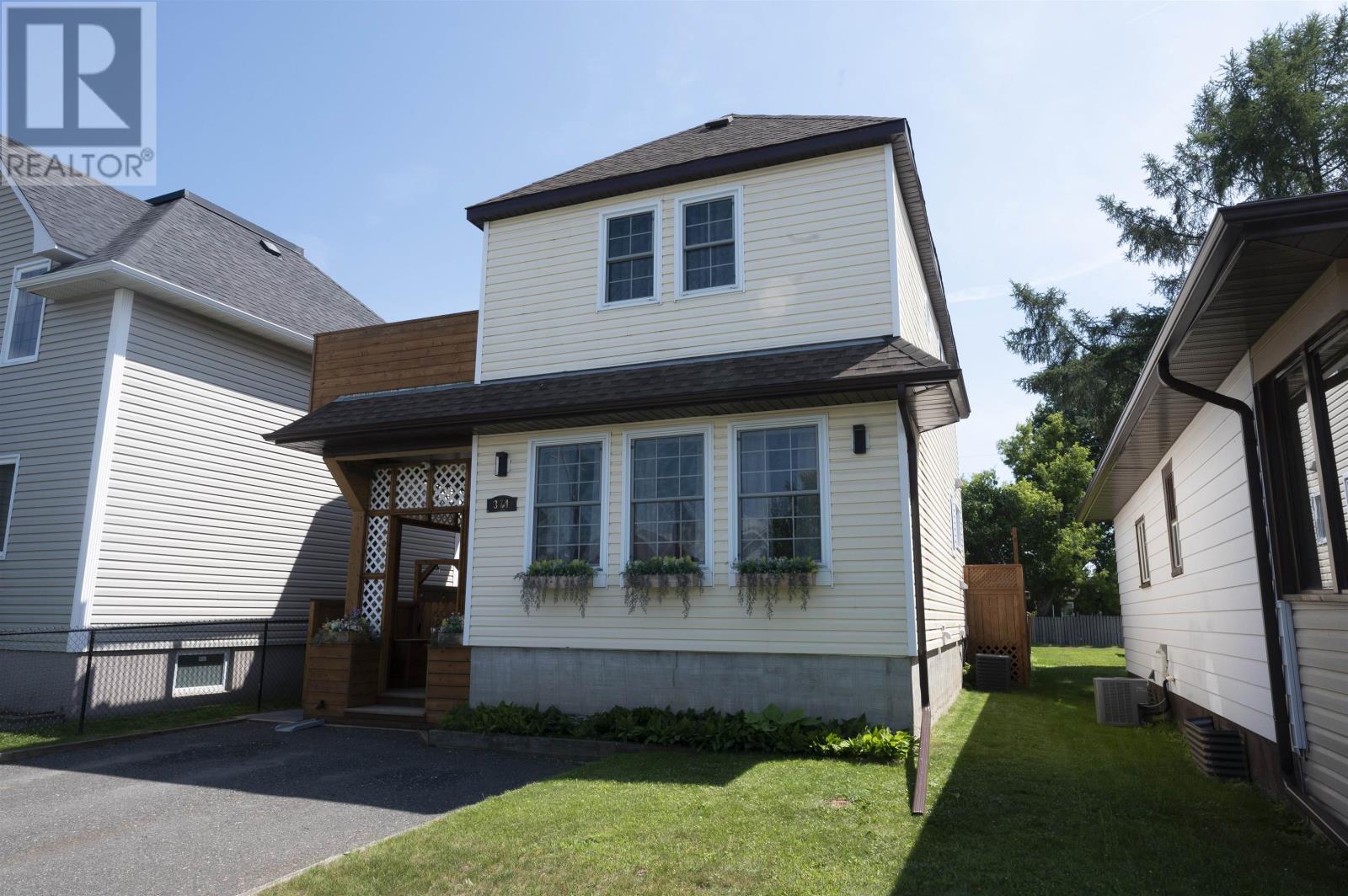 374 Mary Street East, Thunder Bay, Ontario