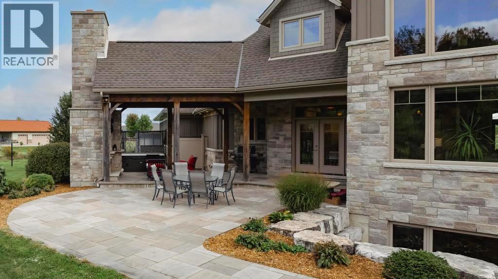 4640 LAKESHORE ROAD Plympton-Wyoming Ontario Canada N0N1J6 5