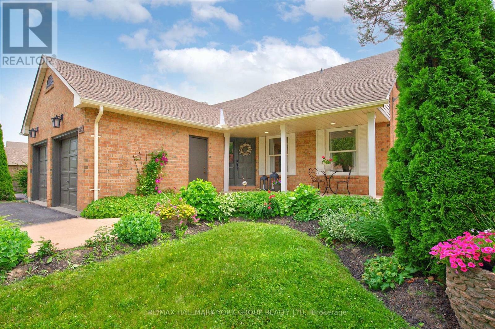 263 John Bowser Crescent, Newmarket, Ontario  L3Y 7N7 - Photo 2 - N13536062