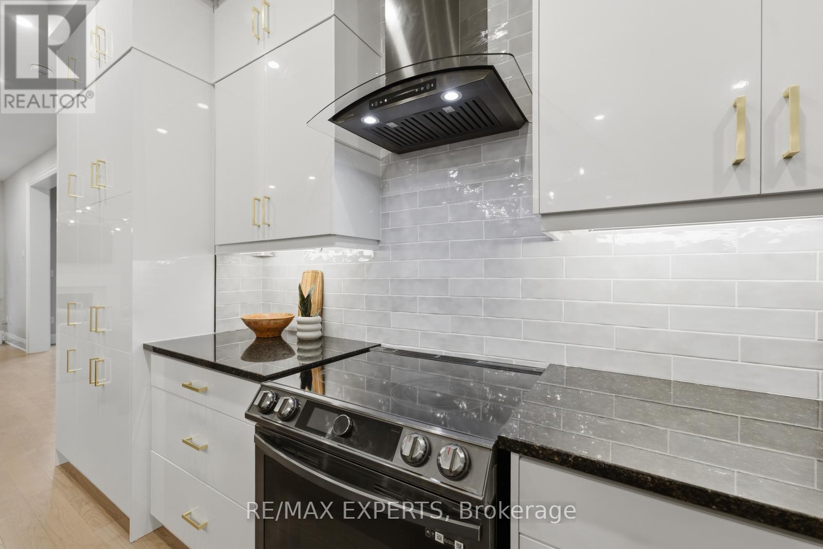 1288 Aymond Crescent W, Oakville, Ontario  L6H 7W8 - Photo 8 - W13504770