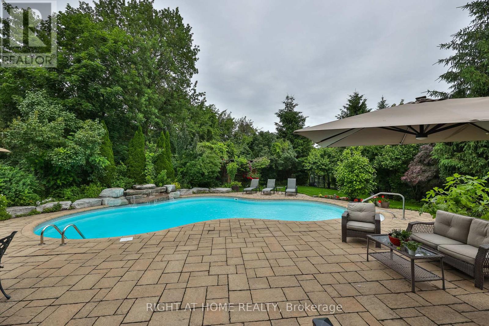 2275 WHITECLIFFE WAY, Oakville, Ontario