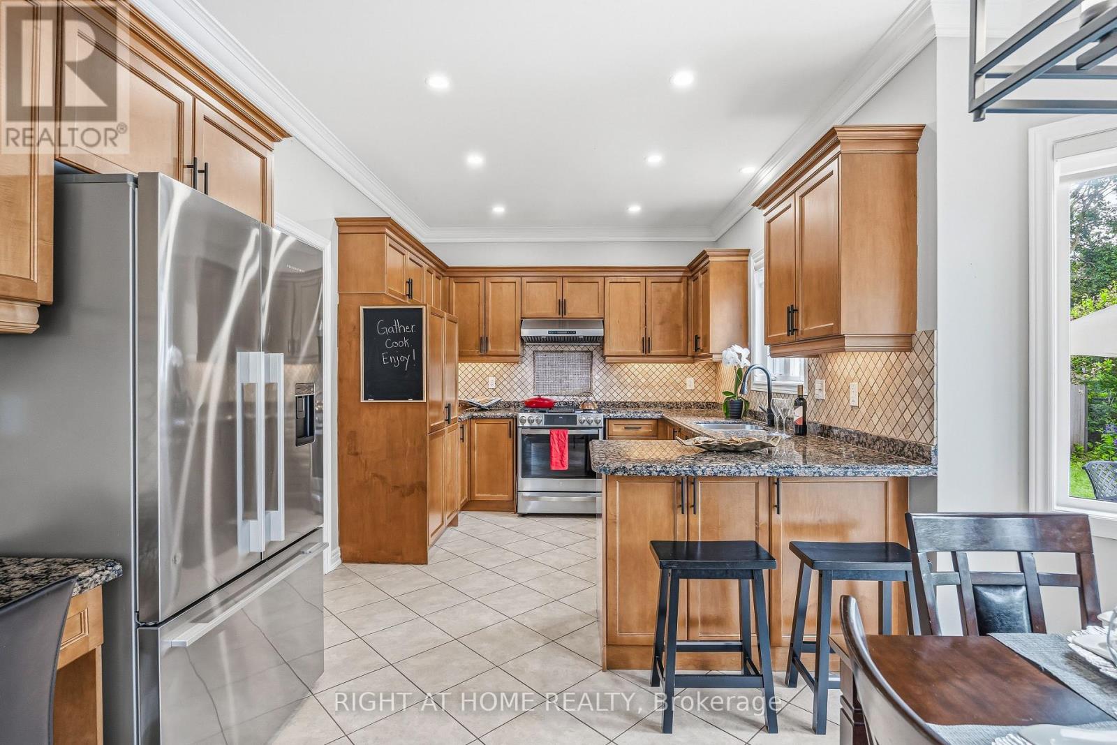 2275 Whitecliffe Way, Oakville, Ontario  L6M 4W3 - Photo 9 - W13480758
