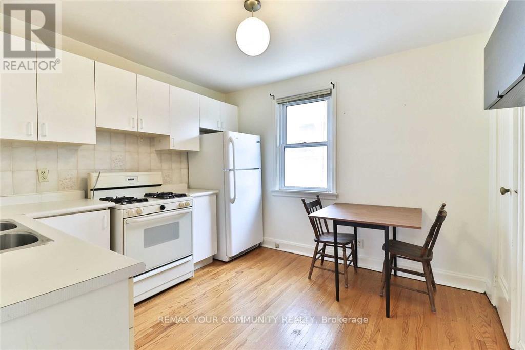 Upper - 6 Lennox Street, Toronto, Ontario M5S 1L4 - Photo 3 - C13536068