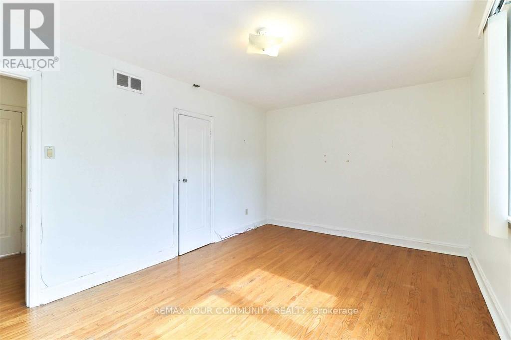 Upper - 6 Lennox Street, Toronto, Ontario M5S 1L4 - Photo 4 - C13536068