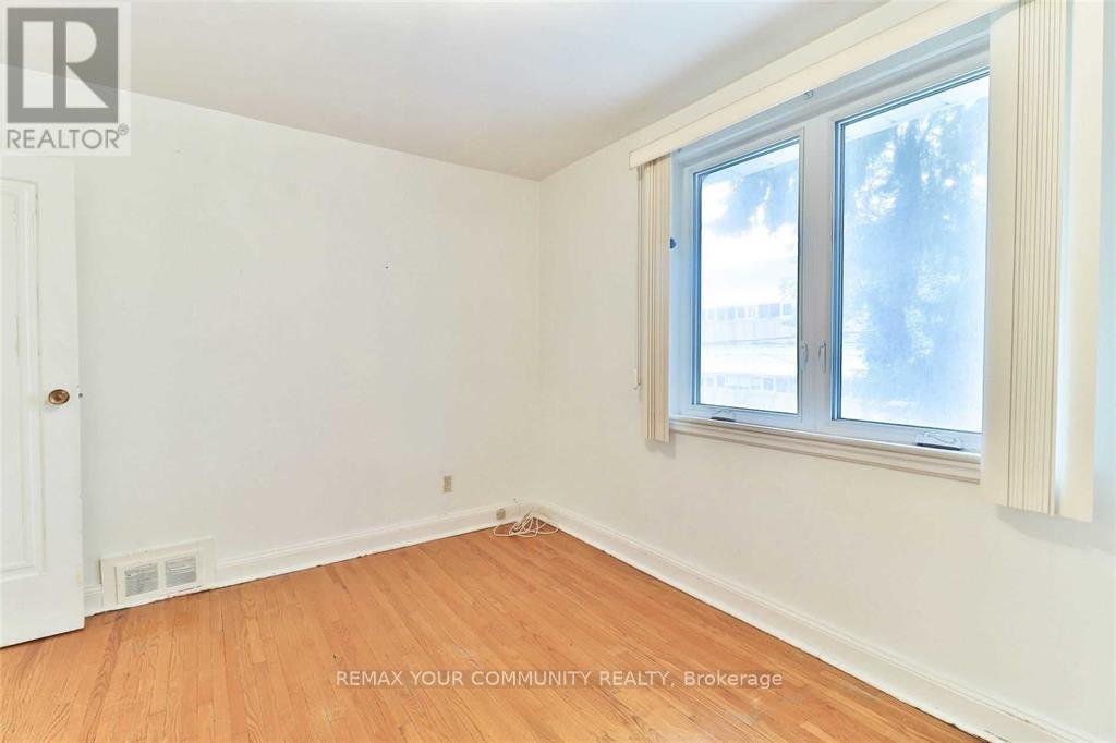 Upper - 6 Lennox Street, Toronto, Ontario M5S 1L4 - Photo 5 - C13536068
