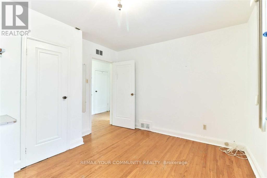 Upper - 6 Lennox Street, Toronto, Ontario M5S 1L4 - Photo 8 - C13536068
