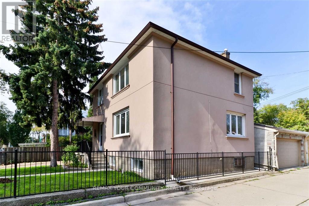 Upper - 6 Lennox Street, Toronto, Ontario M5S 1L4 - Photo 9 - C13536068