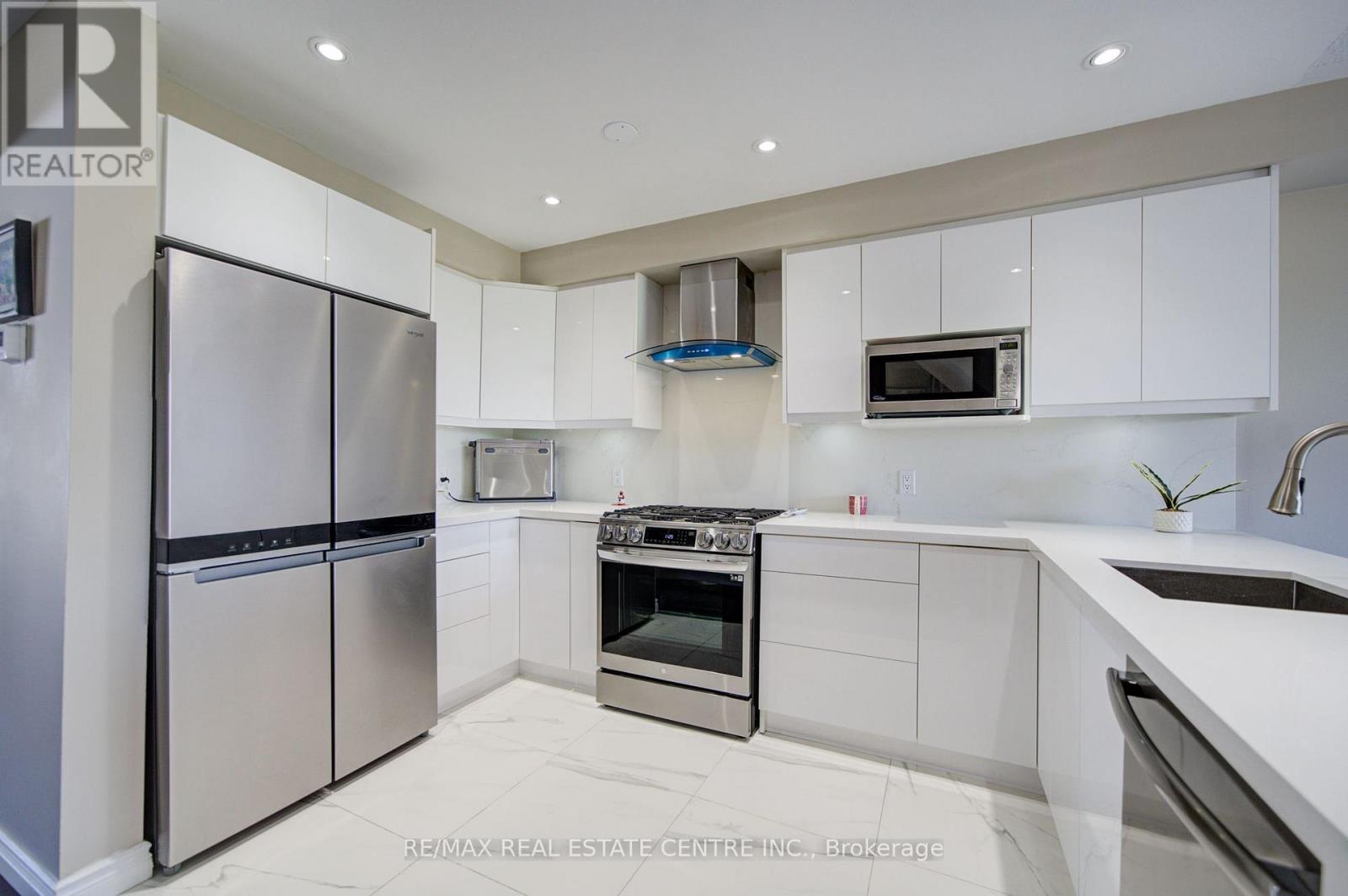 22 Lakeridge Drive, Toronto, Ontario  M1C 5C2 - Photo 16 - E13536196