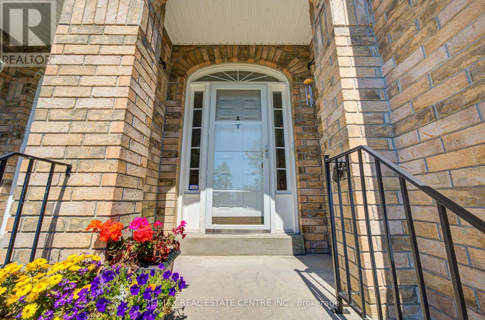 22 Lakeridge Drive, Toronto, Ontario  M1C 5C2 - Photo 2 - E13536196
