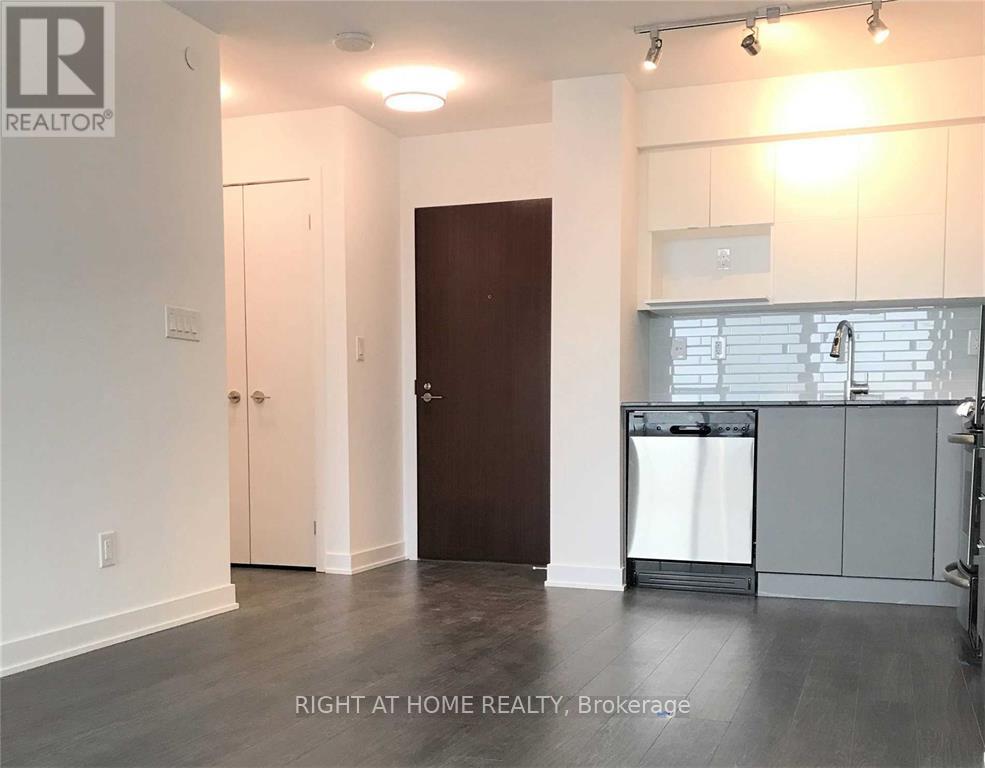 1022 - 160 Flemington Road, Toronto, Ontario M6A 0A9 - Photo 2 - W13536088