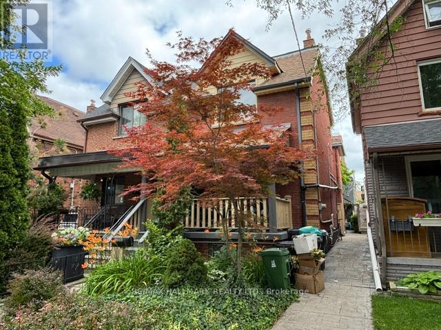 Upper - 33 Salem Avenue, Toronto, Ontario M6H 3C2 - Photo 1 - W13536184