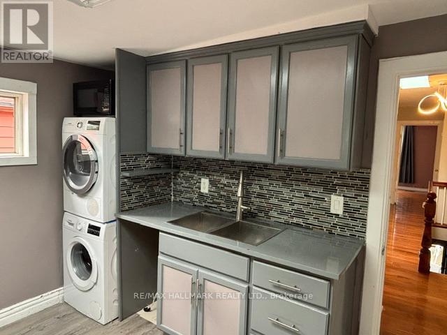 Upper - 33 Salem Avenue, Toronto, Ontario M6H 3C2 - Photo 12 - W13536184