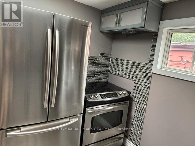 Upper - 33 Salem Avenue, Toronto, Ontario M6H 3C2 - Photo 13 - W13536184