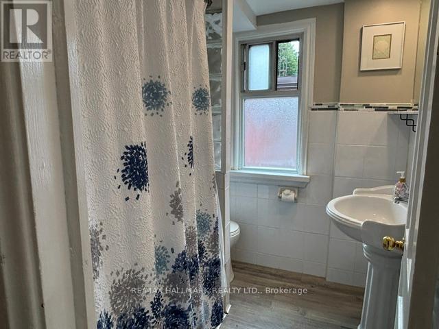 Upper - 33 Salem Avenue, Toronto, Ontario M6H 3C2 - Photo 15 - W13536184