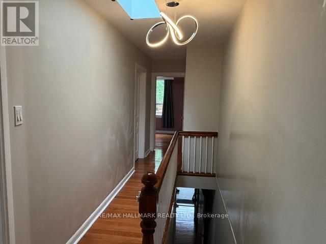 Upper - 33 Salem Avenue, Toronto, Ontario M6H 3C2 - Photo 3 - W13536184