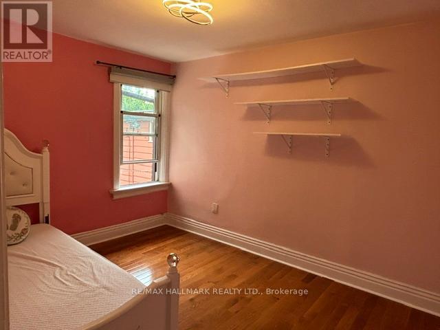 Upper - 33 Salem Avenue, Toronto, Ontario M6H 3C2 - Photo 8 - W13536184