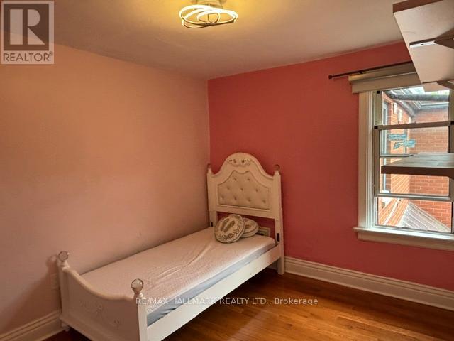 Upper - 33 Salem Avenue, Toronto, Ontario M6H 3C2 - Photo 9 - W13536184