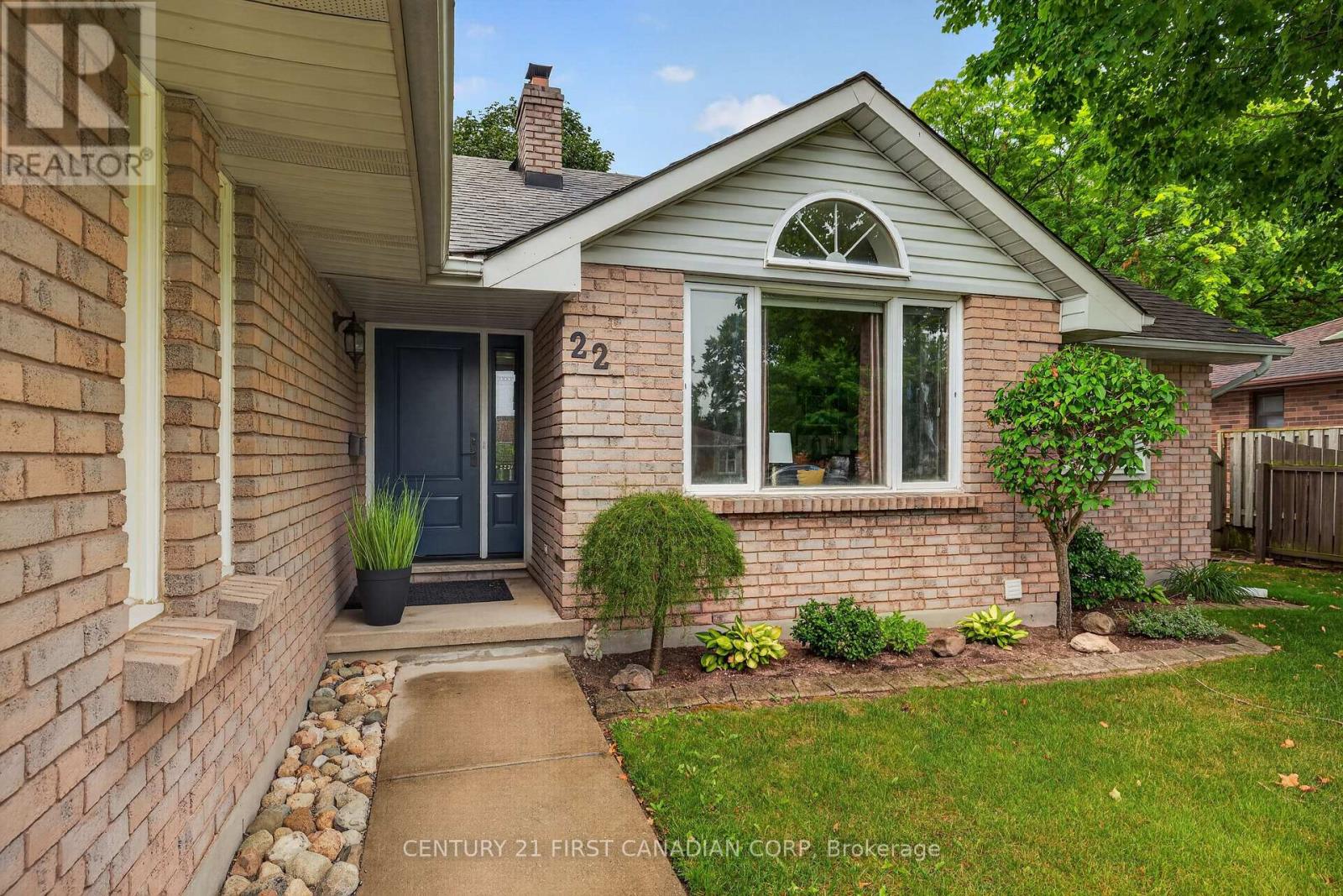 22 Heritage Court, Strathroy-Caradoc, Ontario  N7G 3Y6 - Photo 2 - X13536266