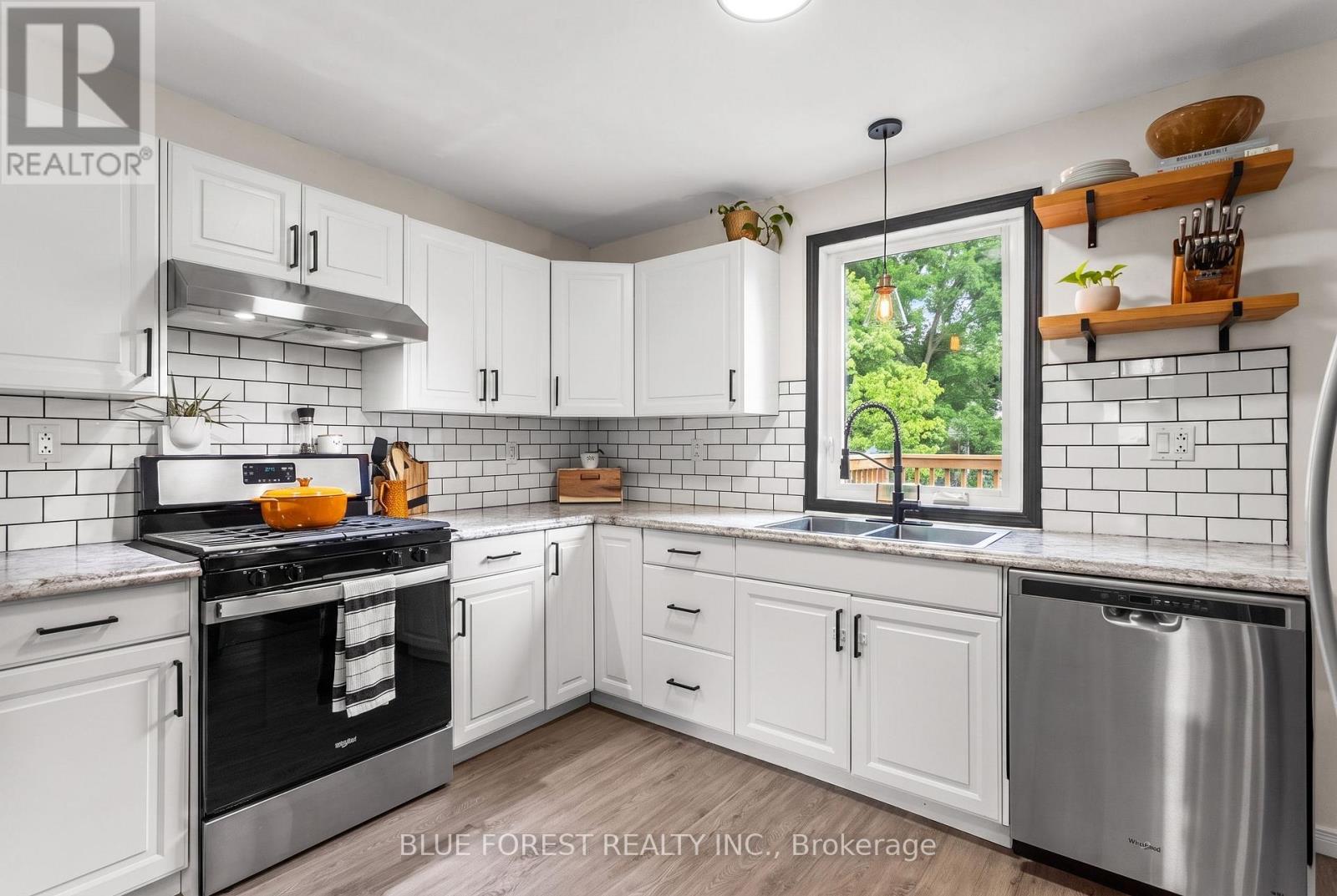 9 Union Street E, Lambton Shores, Ontario  N0M 1B0 - Photo 10 - X13536286