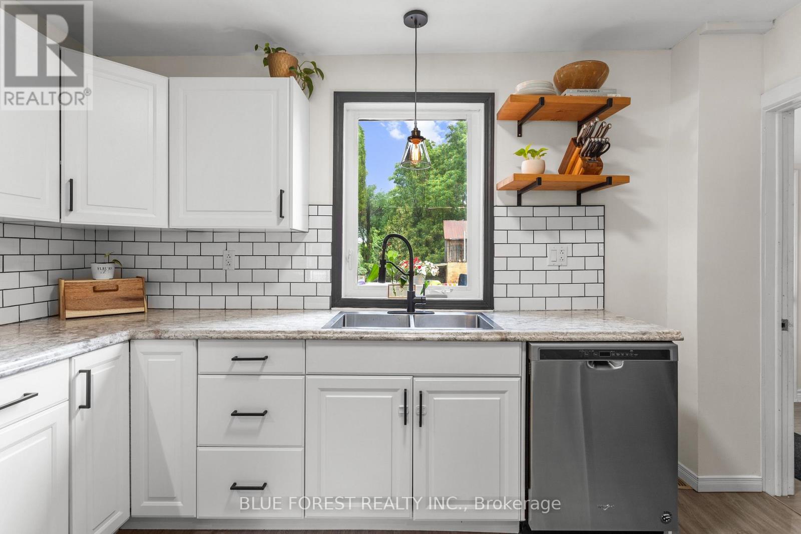 9 Union Street E, Lambton Shores, Ontario  N0M 1B0 - Photo 11 - X13536286