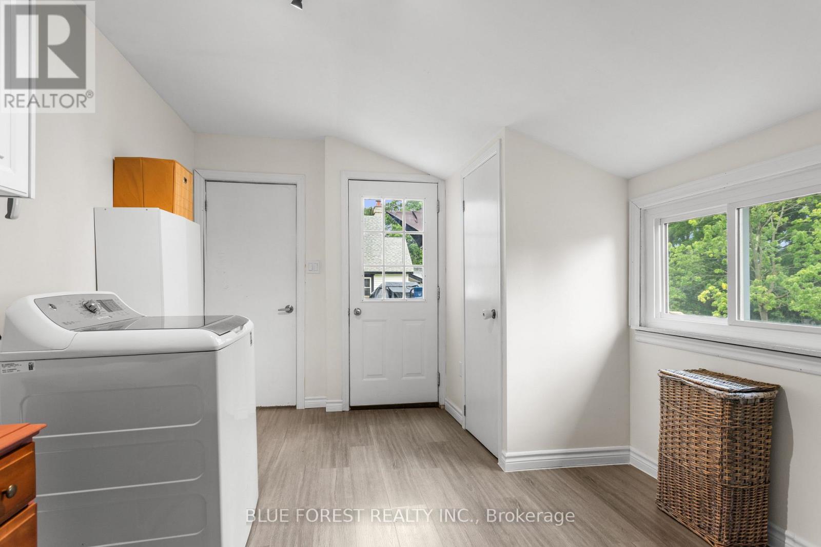 9 Union Street E, Lambton Shores, Ontario  N0M 1B0 - Photo 16 - X13536286