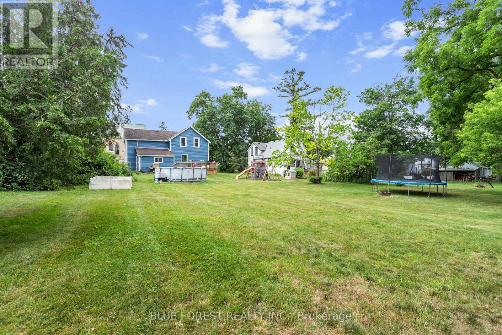 9 Union Street E, Lambton Shores, Ontario  N0M 1B0 - Photo 32 - X13536286