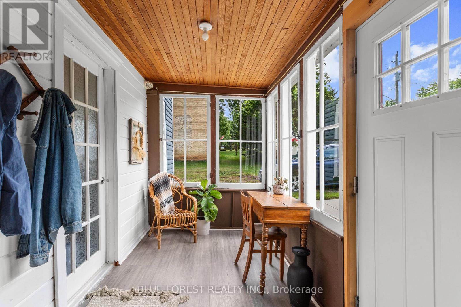 9 Union Street E, Lambton Shores, Ontario  N0M 1B0 - Photo 4 - X13536286
