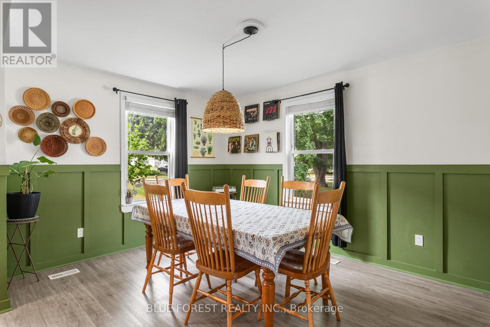 9 Union Street E, Lambton Shores, Ontario  N0M 1B0 - Photo 7 - X13536286