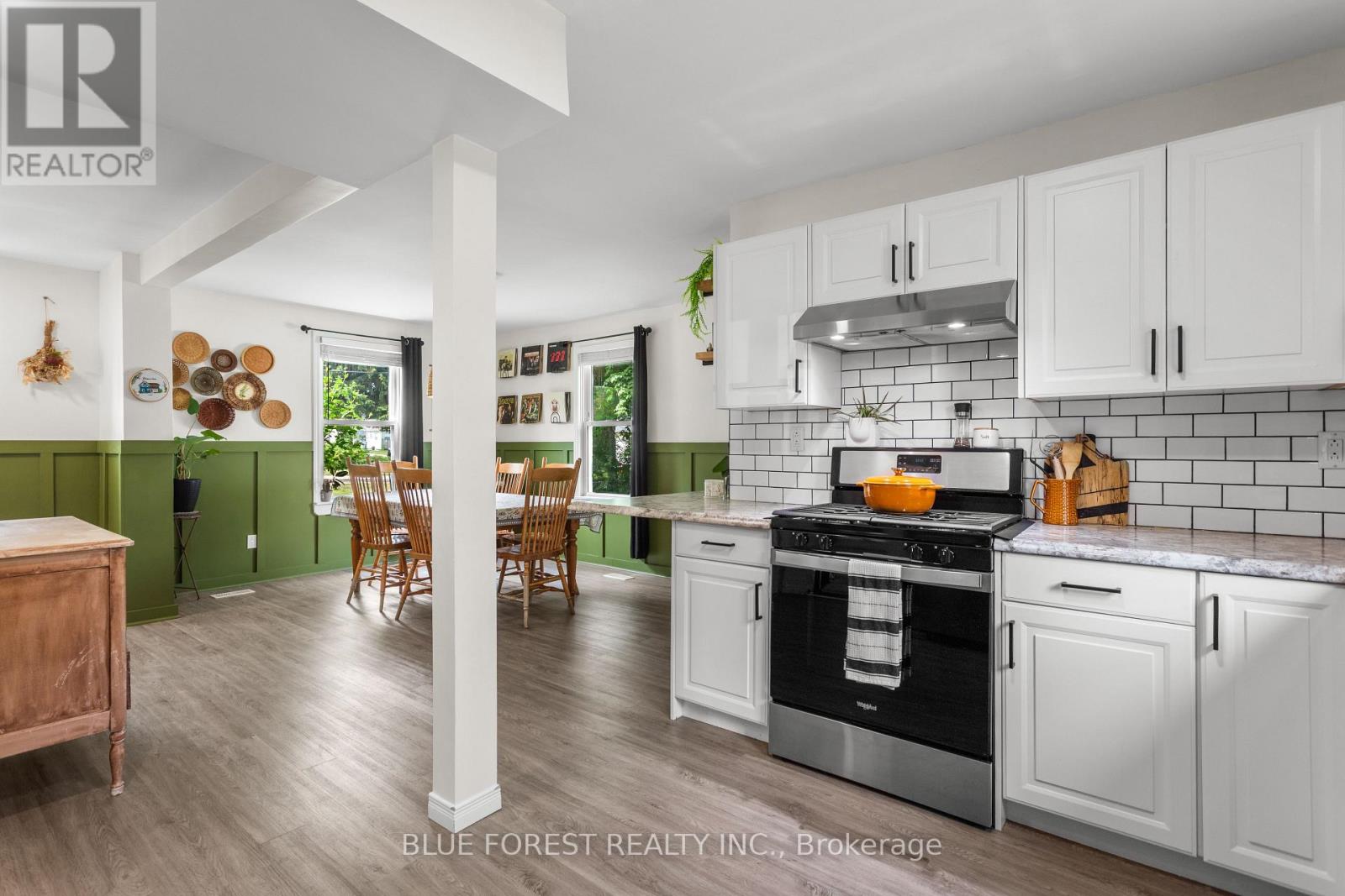 9 Union Street E, Lambton Shores, Ontario  N0M 1B0 - Photo 8 - X13536286