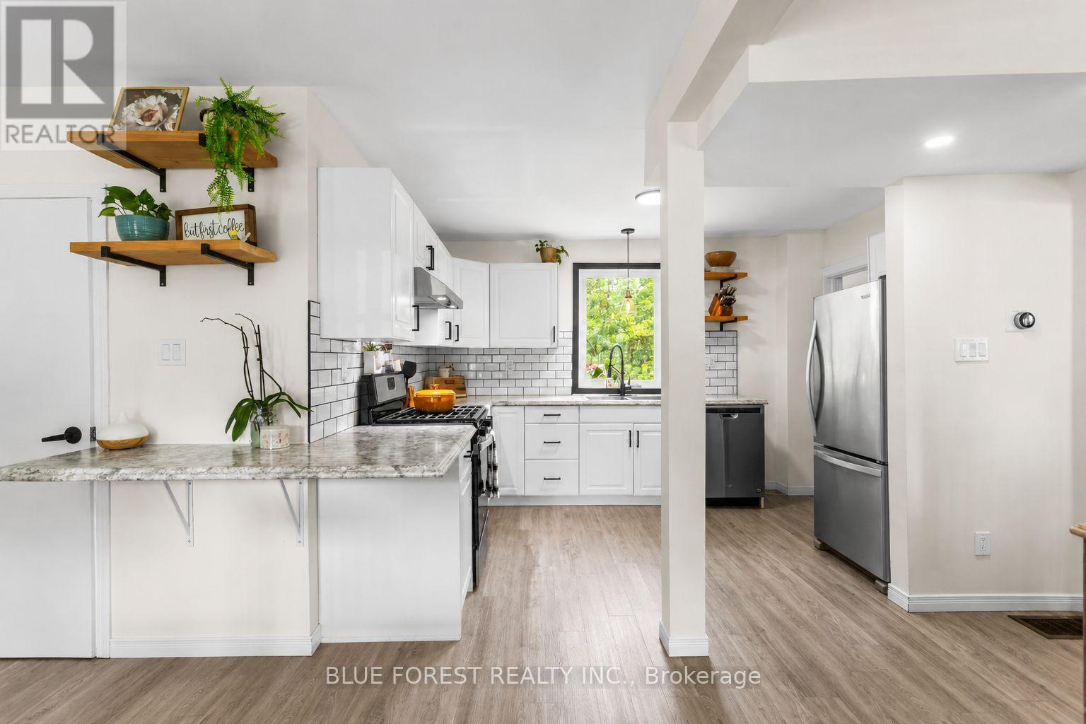 9 Union Street E, Lambton Shores, Ontario  N0M 1B0 - Photo 9 - X13536286
