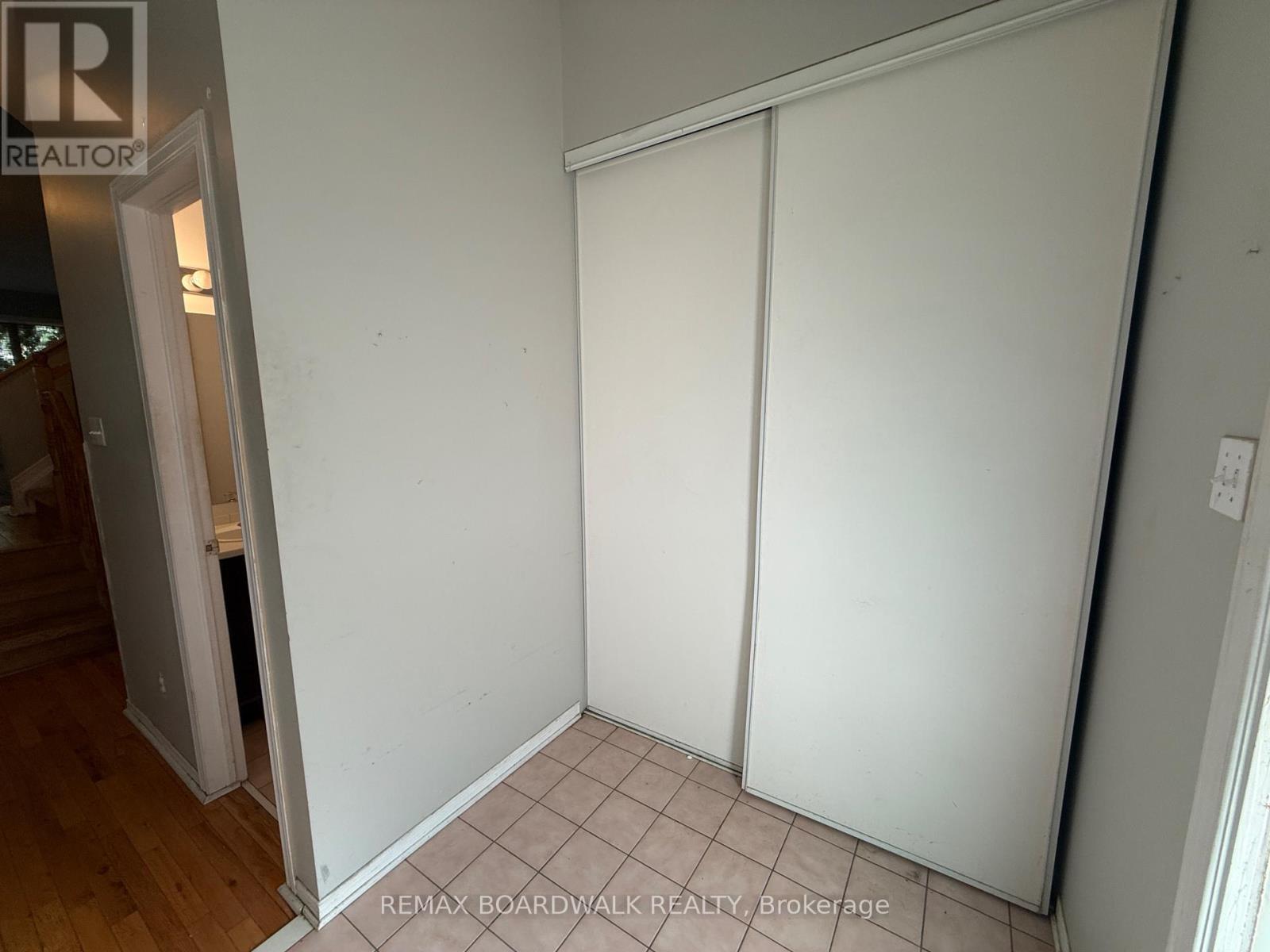 11 Meadowbreeze Drive, Ottawa, Ontario  K2M 2L6 - Photo 2 - X13536342