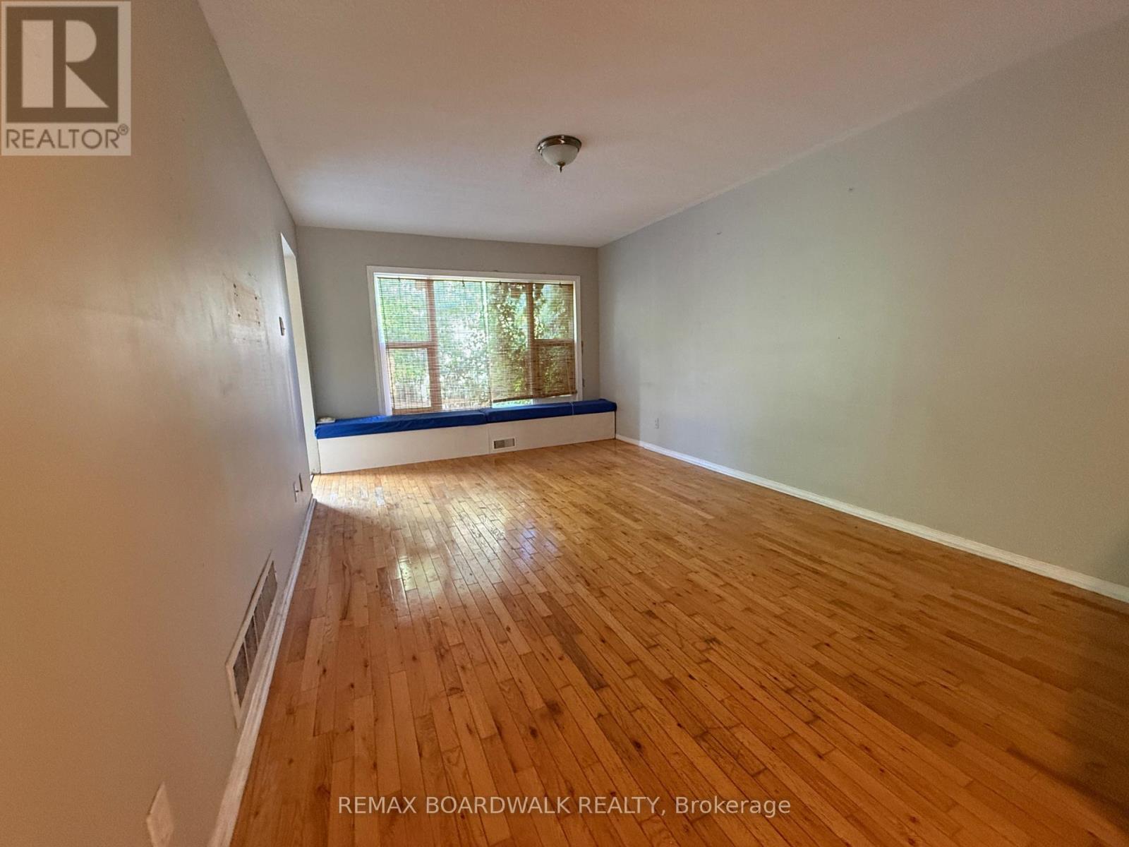 11 Meadowbreeze Drive, Ottawa, Ontario  K2M 2L6 - Photo 4 - X13536342
