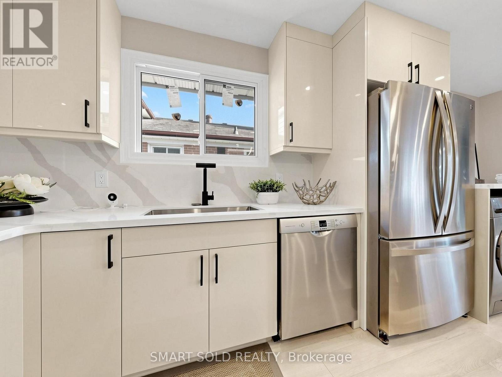 76 Clancy Drive, Toronto, Ontario  M2J 2V8 - Photo 12 - C13535996