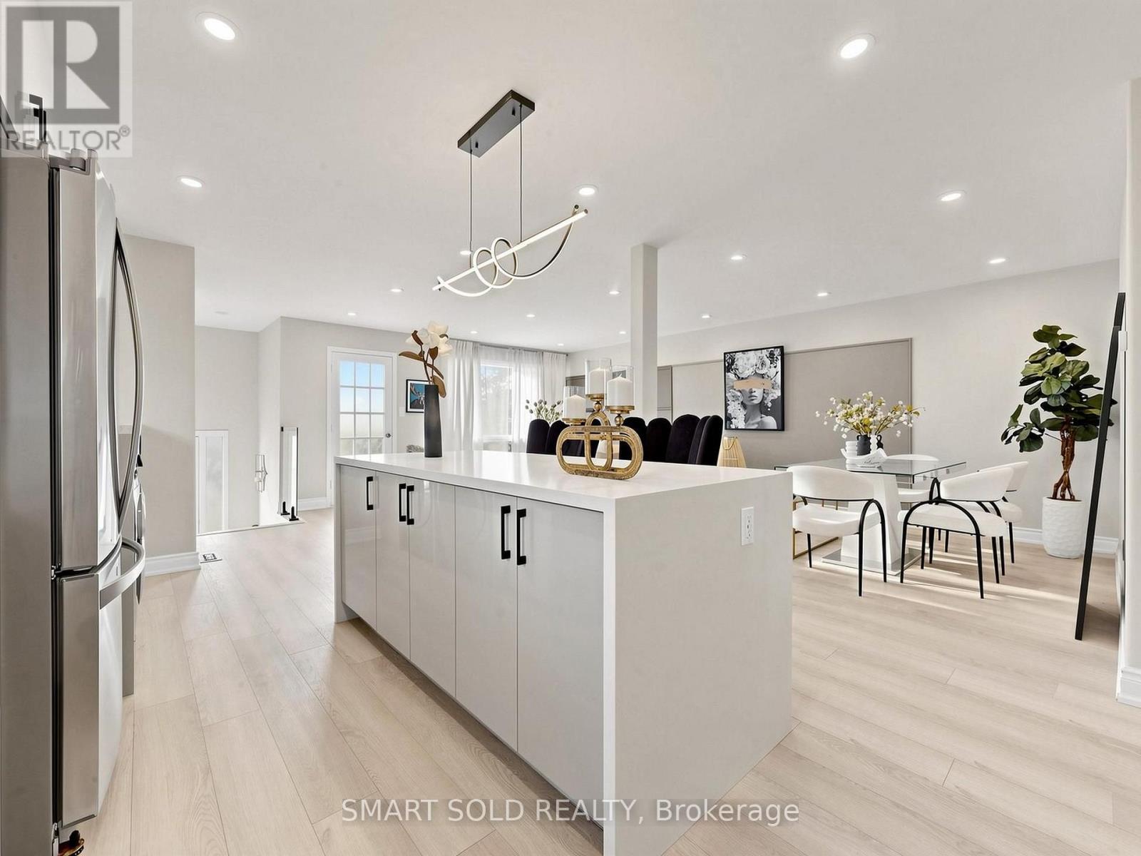 76 Clancy Drive, Toronto, Ontario  M2J 2V8 - Photo 3 - C13535996