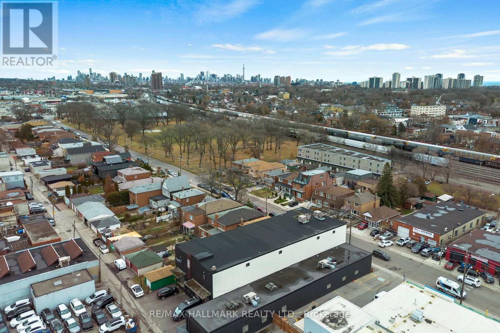 346-348 Ryding Avenue, Toronto, Ontario M6N 1H5 - Photo 4 - W13536298