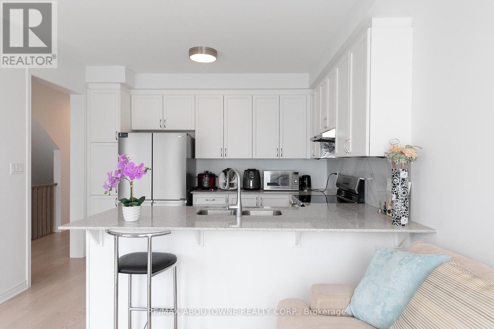 3040 Bramall Gardens, Oakville, Ontario  L6H 7Y2 - Photo 8 - W13536304