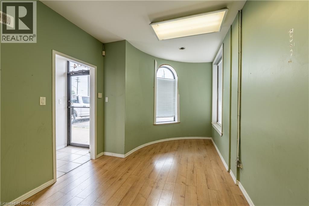 27 Copernicus Boulevard Unit# 4, Brantford, Ontario  N3P 1N4 - Photo 4 - 40843837