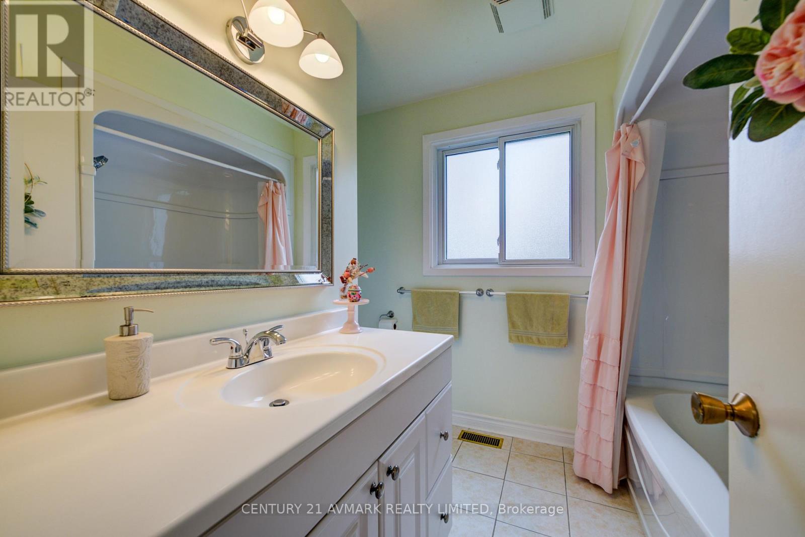 163 Lakeshore Road, St. Catharines, Ontario  L2N 2V2 - Photo 22 - X13536452