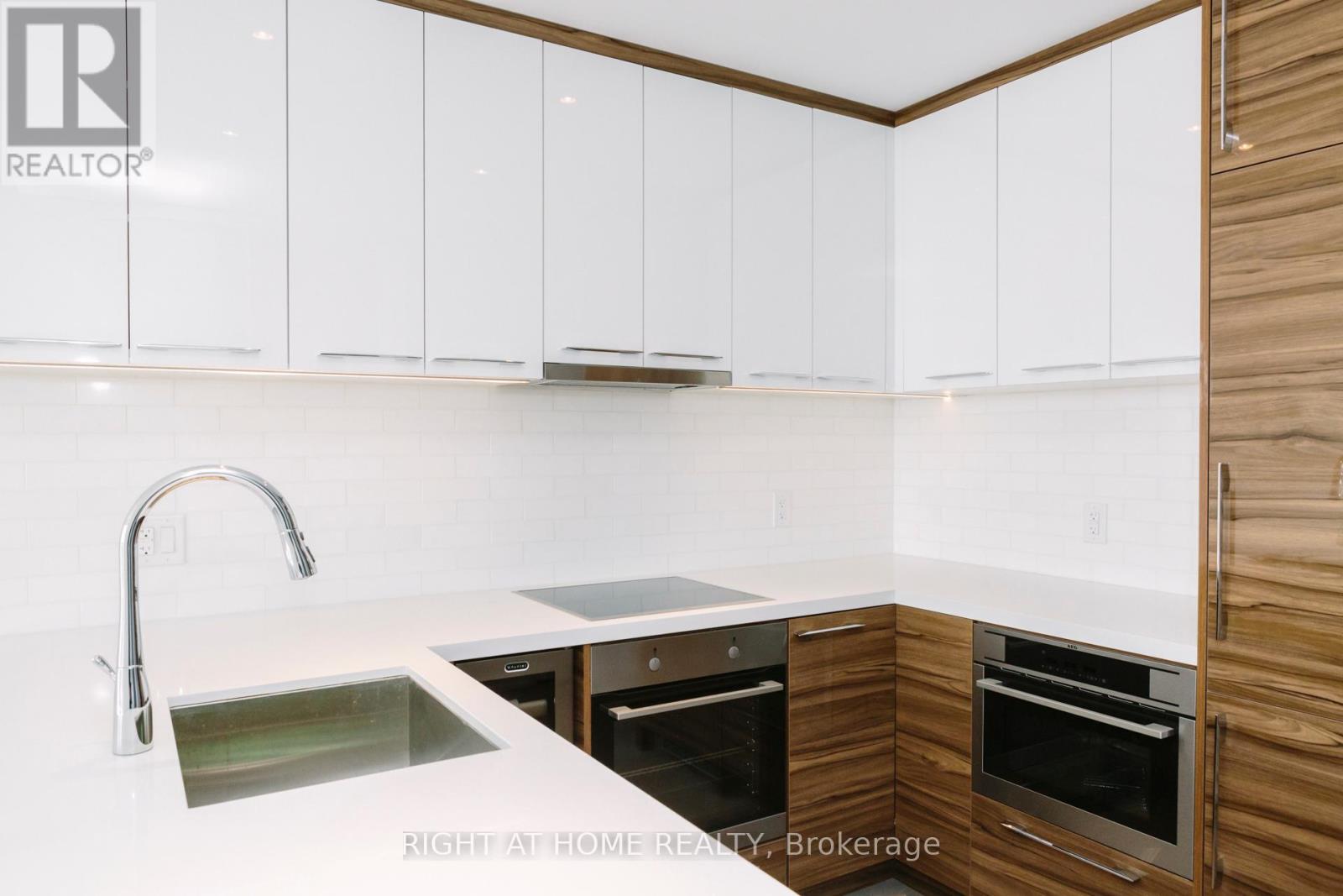 2711 - 488 University Avenue, Toronto, Ontario  M5G 0C1 - Photo 5 - C13536446