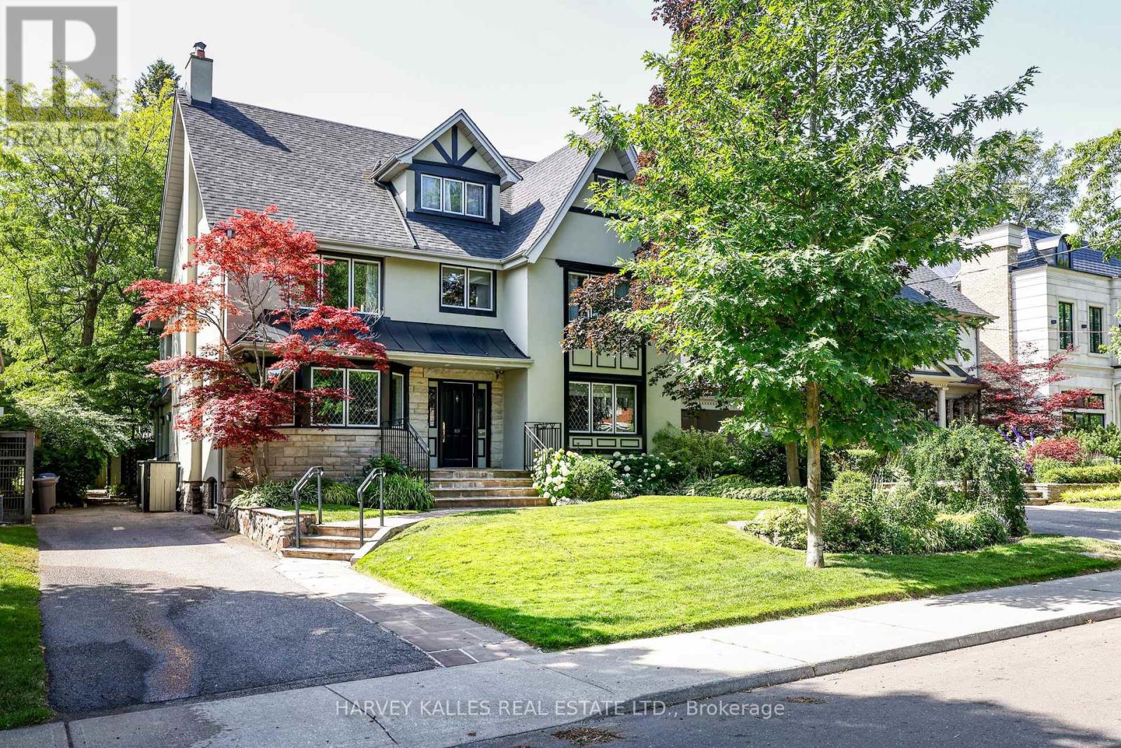 127 STRATHALLAN BOULEVARD, Toronto, Ontario