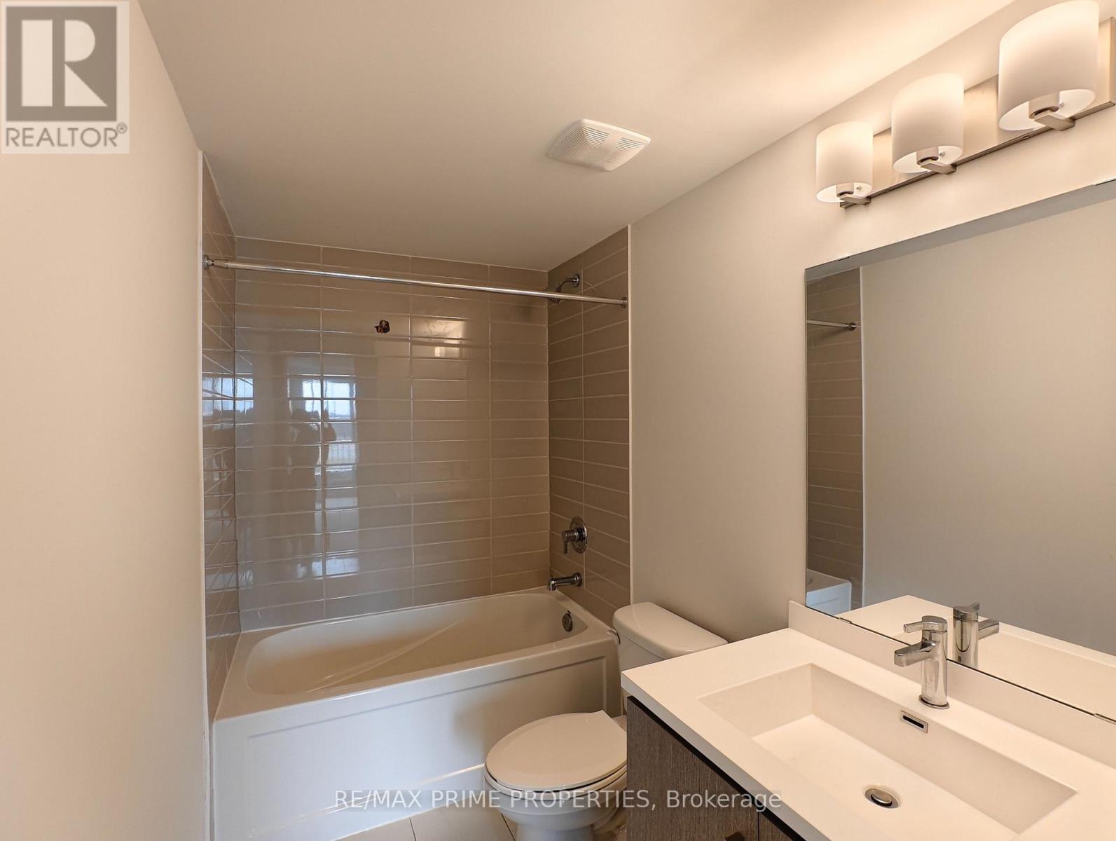 318 - 130 Honeycrisp Crescent, Vaughan, Ontario  L4K 0N7 - Photo 9 - N13536526