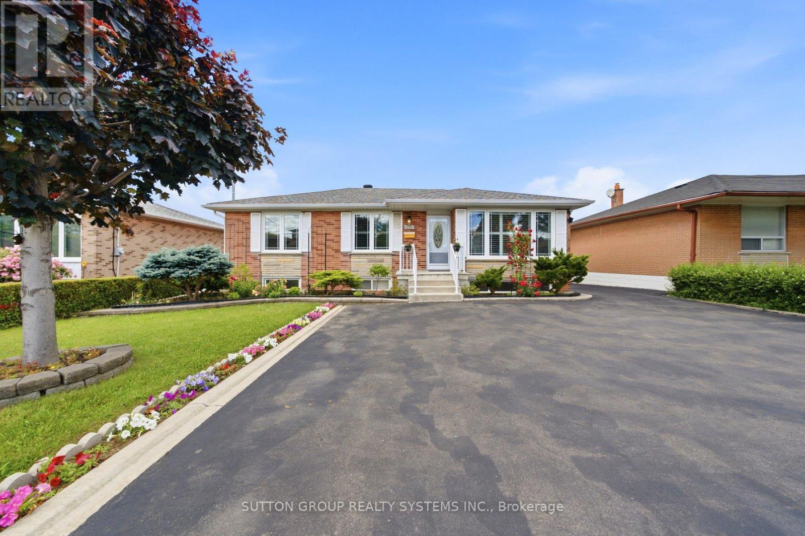 2870 WESTON ROAD, Toronto (Humberlea-Pelmo Park)