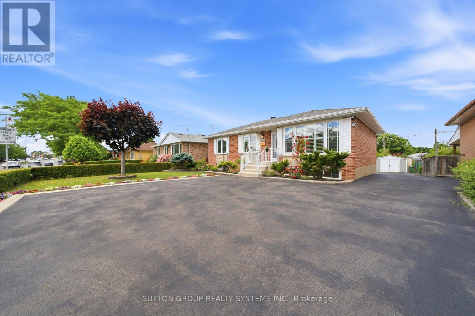 2870 Weston Road, Toronto, Ontario  M9M 2S3 - Photo 2 - W13536360