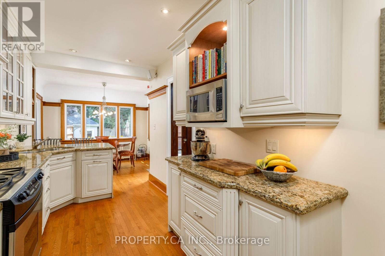59 Brumell Avenue, Toronto, Ontario  M6S 4G6 - Photo 10 - W13536398