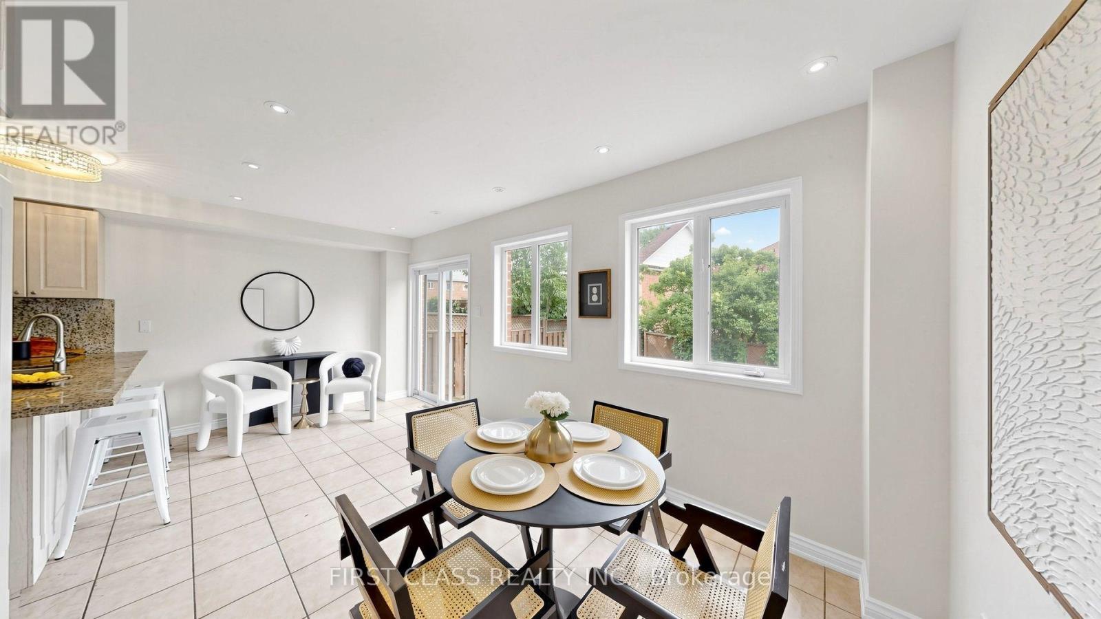 399 Stonetree Court, Mississauga, Ontario  L5B 4H3 - Photo 11 - W13536468