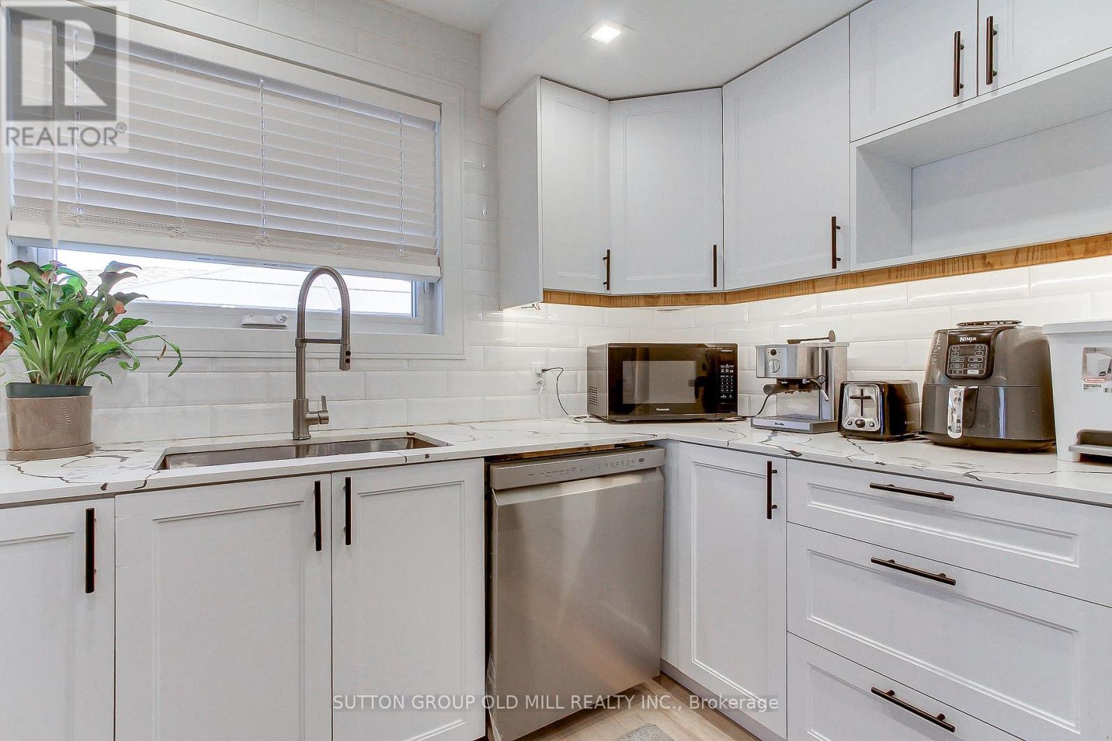 23 Moore Park Crescent, Halton Hills, Ontario  L7G 2T3 - Photo 14 - W13487512