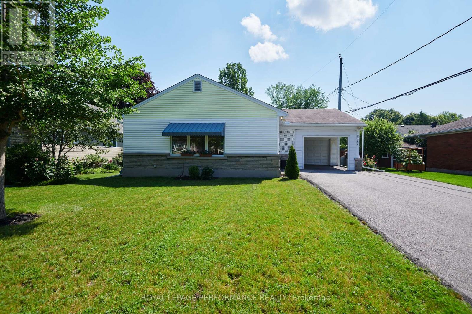 2243 HILLARY AVENUE, Ottawa, Ontario