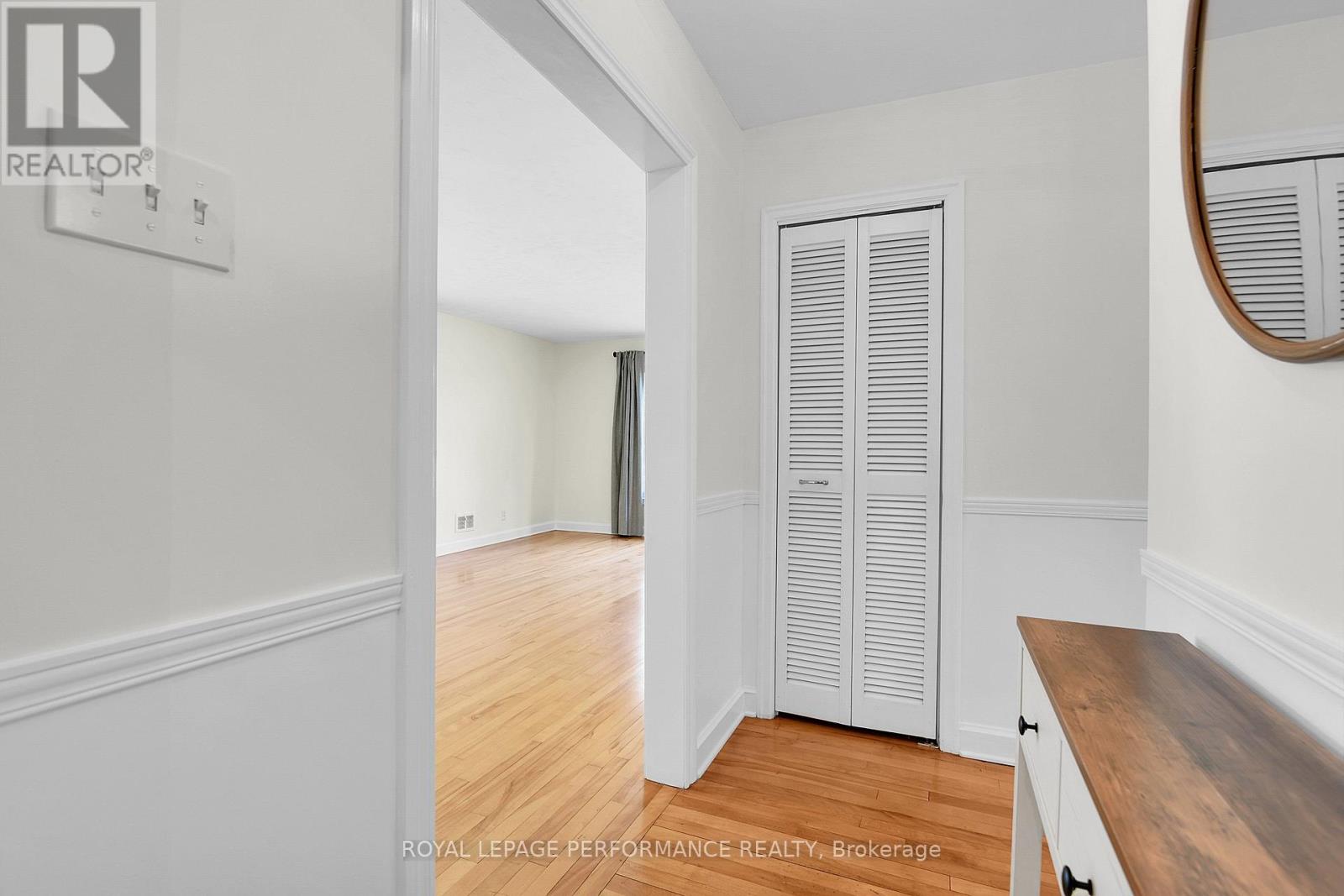 2243 Hillary Avenue, Ottawa, Ontario  K1H 7H7 - Photo 3 - X13530104
