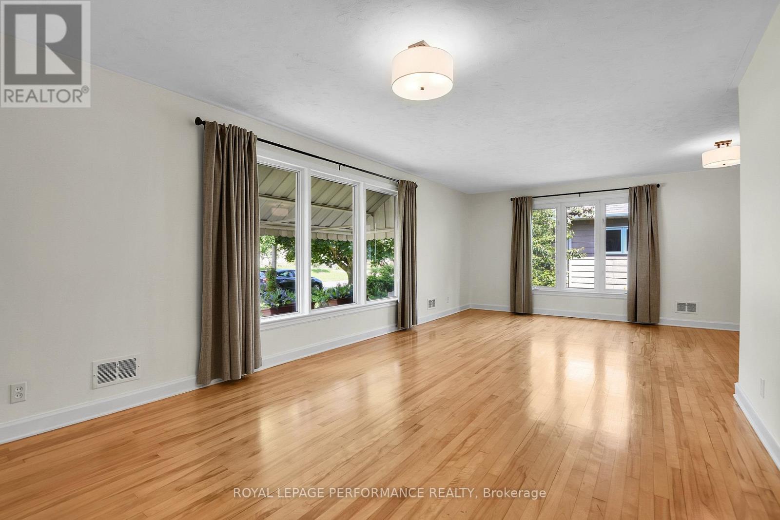 2243 Hillary Avenue, Ottawa, Ontario  K1H 7H7 - Photo 5 - X13530104